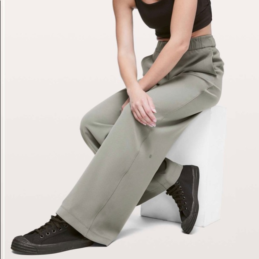 lululemon athletica on the fly Wide Leg Pants in Sage Green and Black- woven